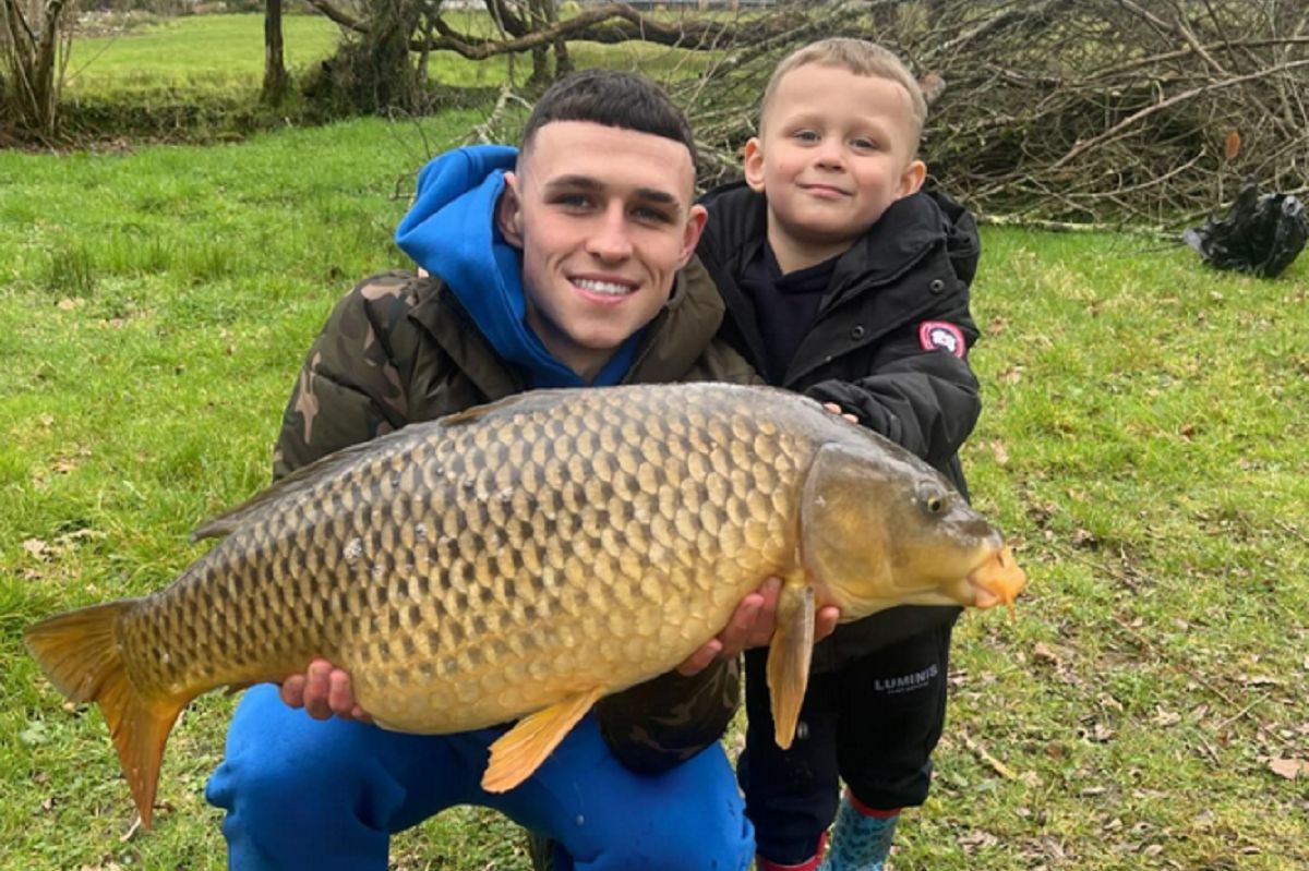 An English star went fishing. He caught a big one.