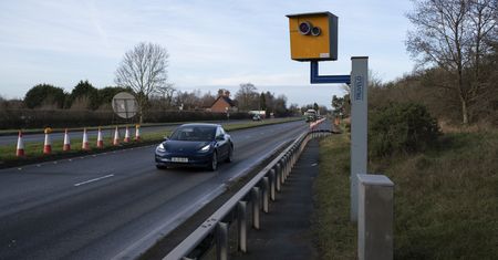 Połowa fotoradarów na Wyspach nie działa. "Rzeź na drogach"