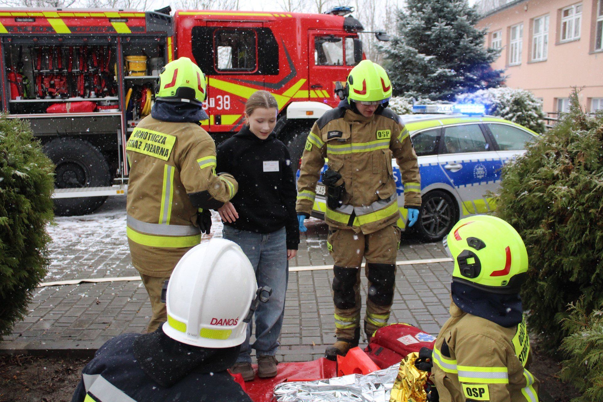 Poszkodowanym  udzielono pierwszej pomocy. 