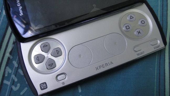 PlayStation Phone na zdjęciach z logo Xperia 1