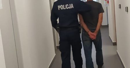 Śląskie. Groził sąsiadom i policjantom, wyciągnął nóż