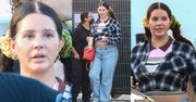 Lana Del Rey z kucykami na głowie odsłania brzuch na festiwalu w Malibu (ZDJĘCIA)