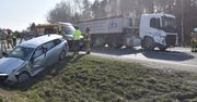 Groźny wypadek na skrzyżowaniu z DK9 w Jadachach. Na miejscu pracują służby