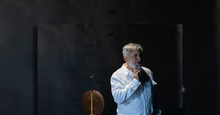 Powrót z zaświatów – historia Artura Kocięckiego w spektaklu „Stamtąd”