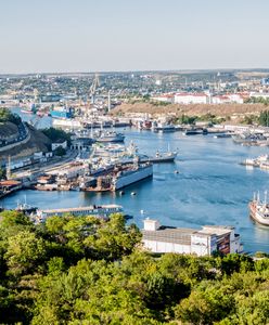 У Криму гучно. Росіяни перекрили Кримський міст