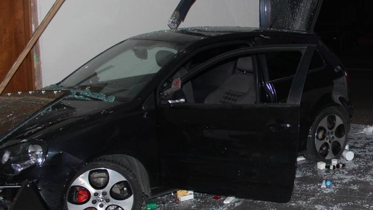 Nieposiadający prawa jazdy 45-latek wjechał w witrynę sklepu zielarskiego, czym spowodował znaczne straty materialne