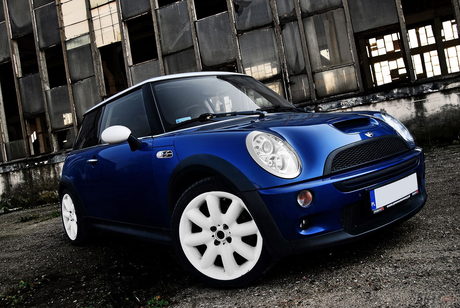 Volkswagen Beetle Sport 2,0 TSI DSG vs. Mini Cooper S
