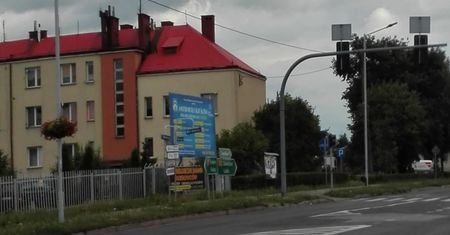 Uszkodzona sygnalizacja świetlna na ulicy Sandomierskiej