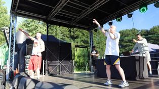 W Kobylnicy wystąpił Peja z formacją Slums Attack. Na koncert ściągnęły rzesze fanów