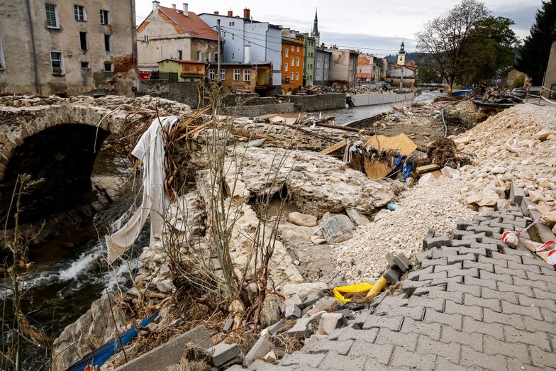 Porwane przez powódź mosty niszczyły rurociągi. Dziś Lądek-Zdrój odzyskał dostęp do gazu