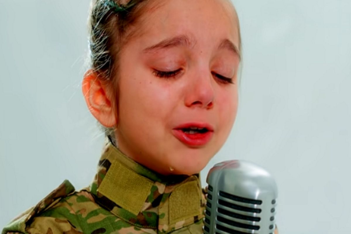 Serce się kraje. 9-letnia dziewczynka płacze i śpiewa o wojnie. "Owładnął mnie strach"
