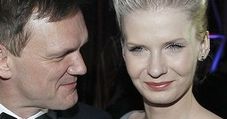 Dwie kreacje Pazury na premierze