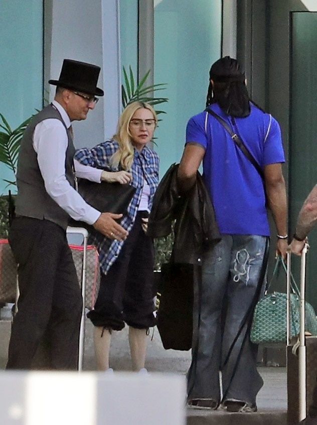 Madonna i jej młodszy o 38 lat ukochany na lotnisku