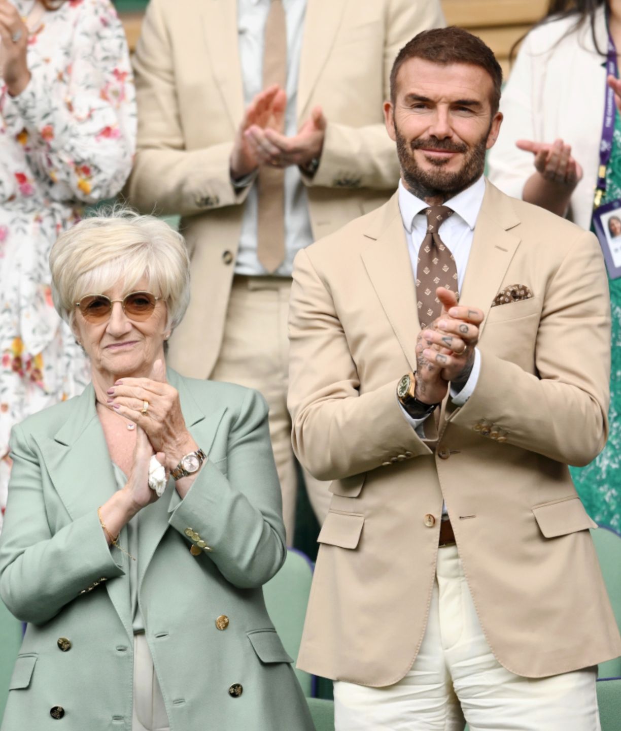 Niewyspany David Beckham podziwia Igę Świątek z trybun królewskich na Wimbledonie