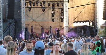Wraca Pikniki na FEST! Wielkopolska świętuje z rozmachem. Wystąpi m.in. T.LOVE i Sara James. W programie multum atrakcji