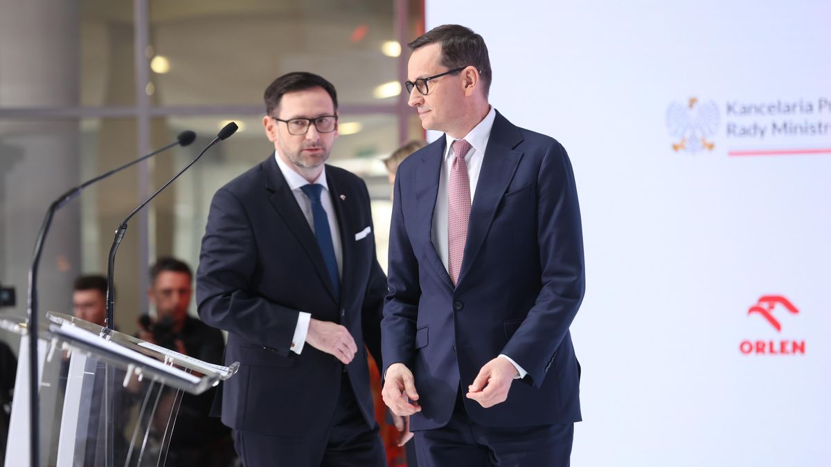 Prezes PKN Orlen Daniel Obajtek i premier Mateusz Morawiecki.