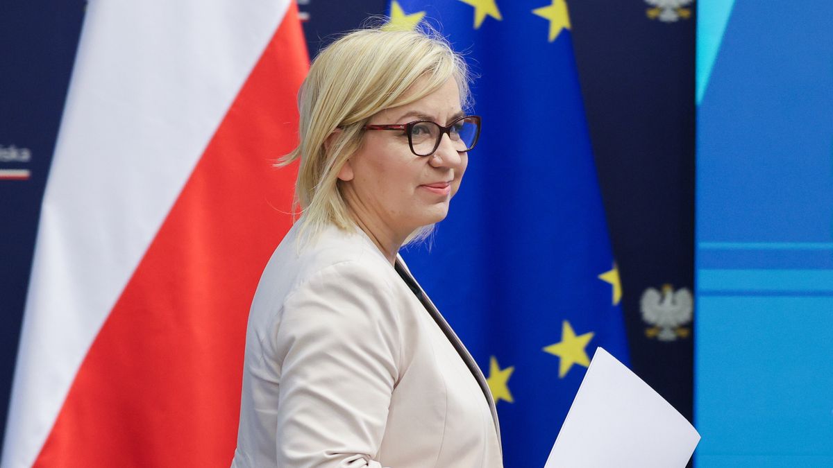 Warszawa, 20.02.2024. Minister klimatu i środowiska Paulina Hennig-Kloska podczas konferencji prasowej nt. zmian i nowości w programach Narodowego Funduszu Ochrony Środowiska i Gospodarki Wodnej, 20 bm. w Warszawie. (mr) PAP/Paweł Supernak