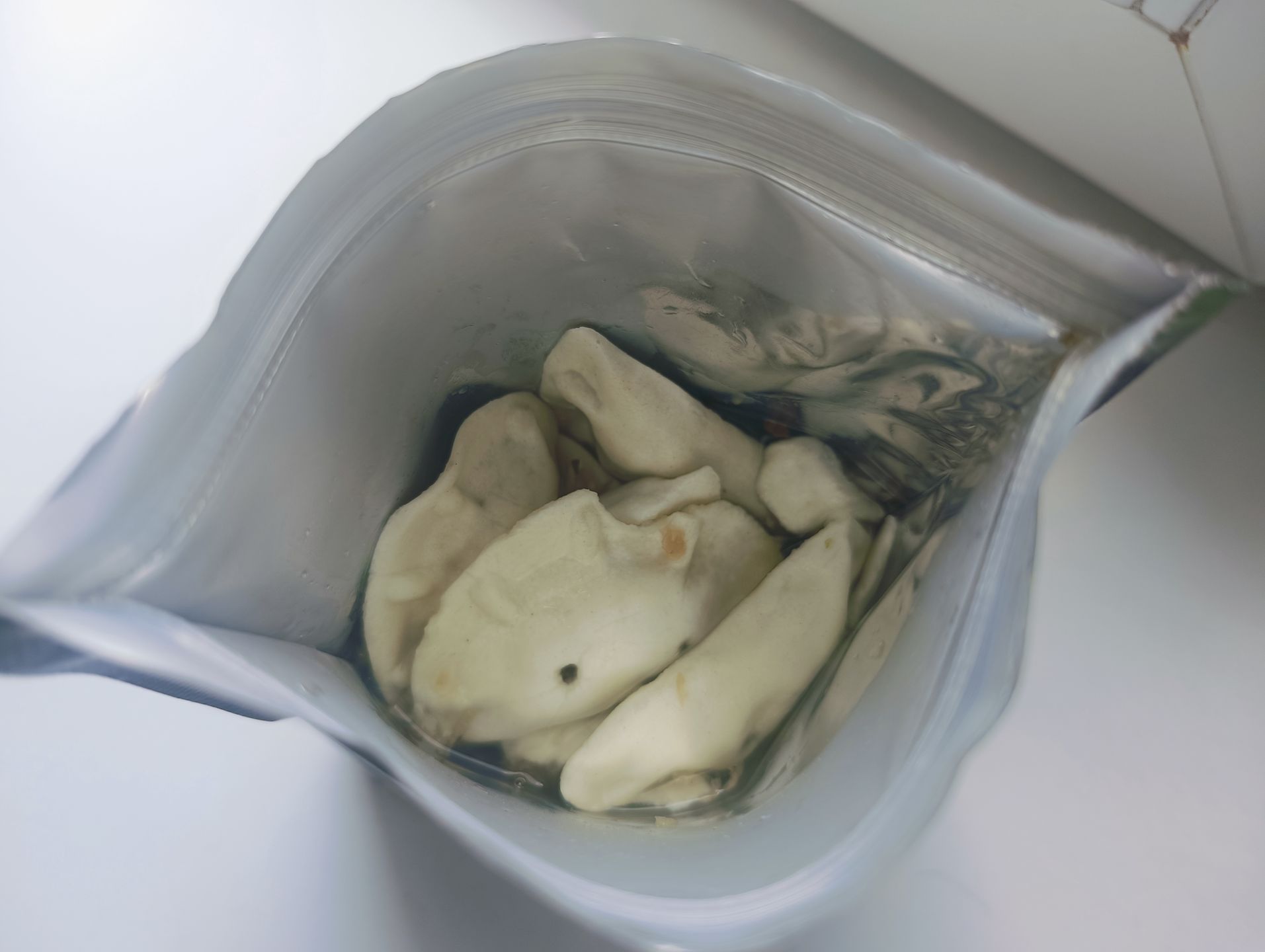 Pierogi po zalaniu wodą szybko napęczniały