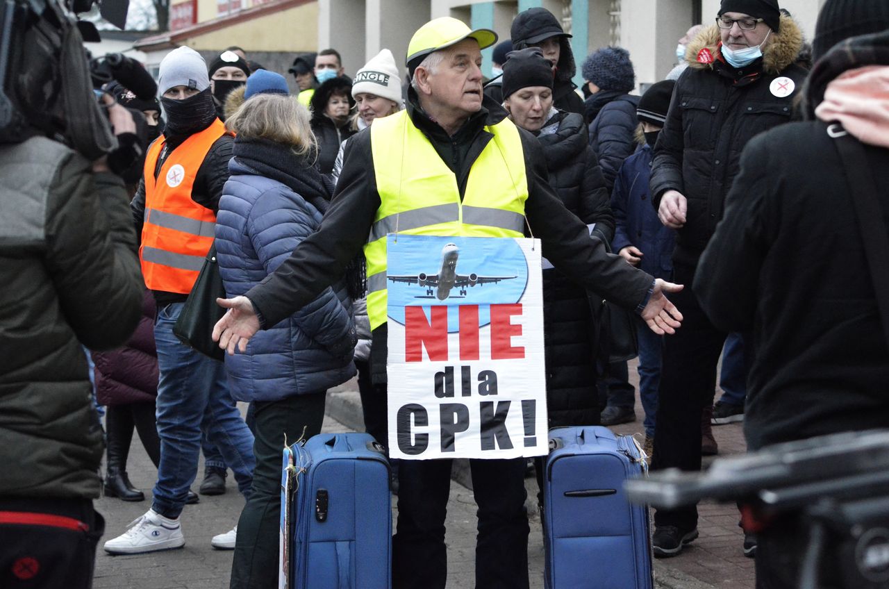 Protest  przeciwko CPK w Jaktorowie. Mieszkańcy mówili, że nie dadzą spakować i wysiedlić  