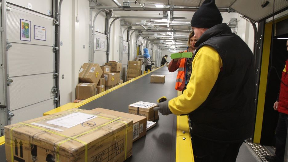 141202016 PYRZOWICE PACZKI PRZESYLKI DHL
96 procent firm e-commerce podkreśla, że oferta logistyczna jest decydującym czynnikiem przy finalizowaniu zakupów.