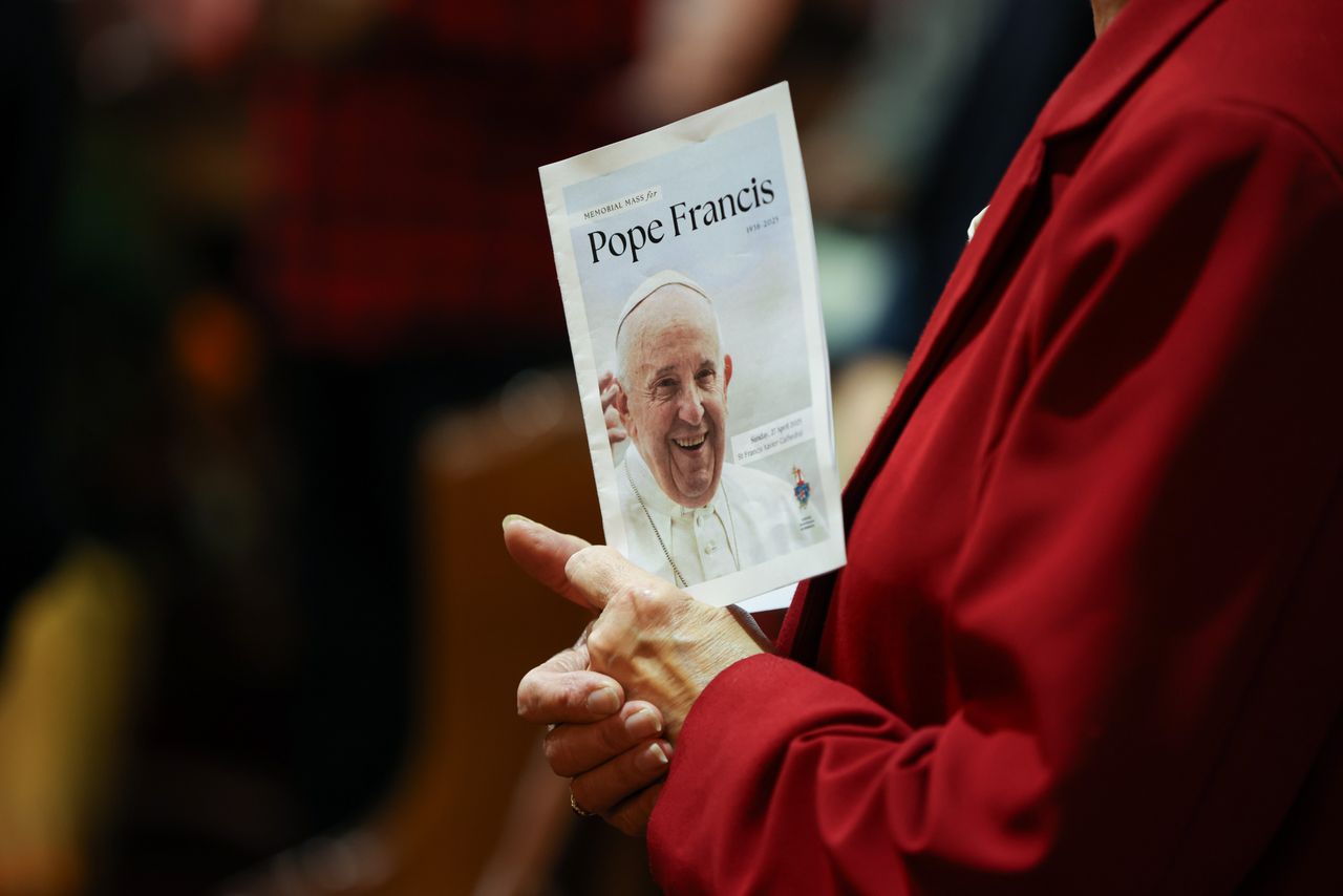 Prasa o "cudzie Franciszka". Decyzja Trumpa zmieni bieg historii?