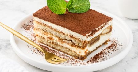 Desery z mascarpone - czym jest mascarpone, tiramisu, karmelowy deser z serkiem mascarpone