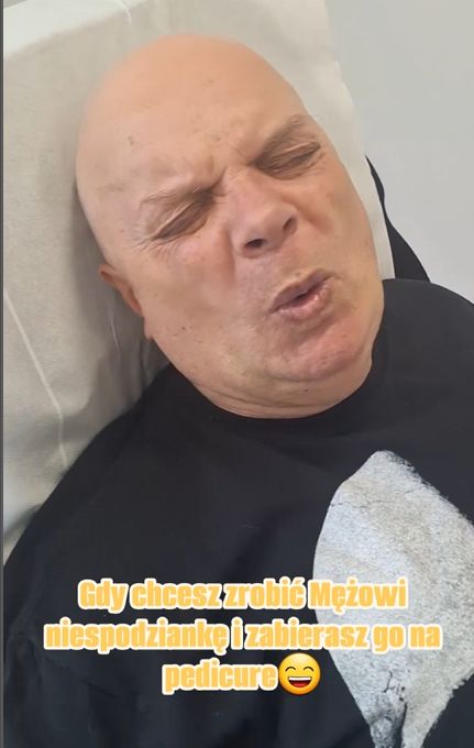 Krzysztof Skiba podczas pedicure (Instagram)
