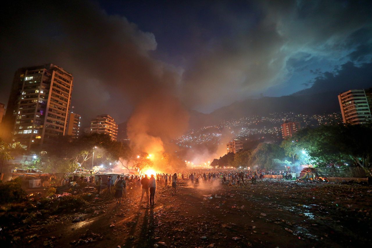 Nadzieja pomieszana ze strachem. Wenezuelczycy po aresztowaniu Maduro mówią o "długiej drodze przed krajem"