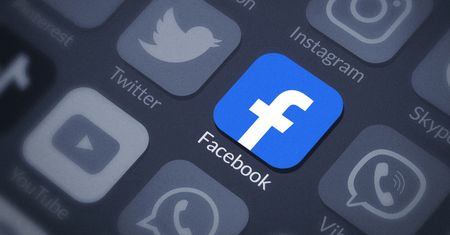Facebook mógł sam wysłać zaproszenie do twojej eks