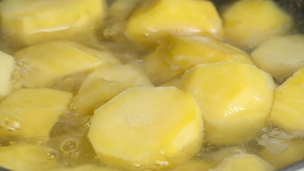 Jak szybko ugotować ziemniaki? Prosty trik