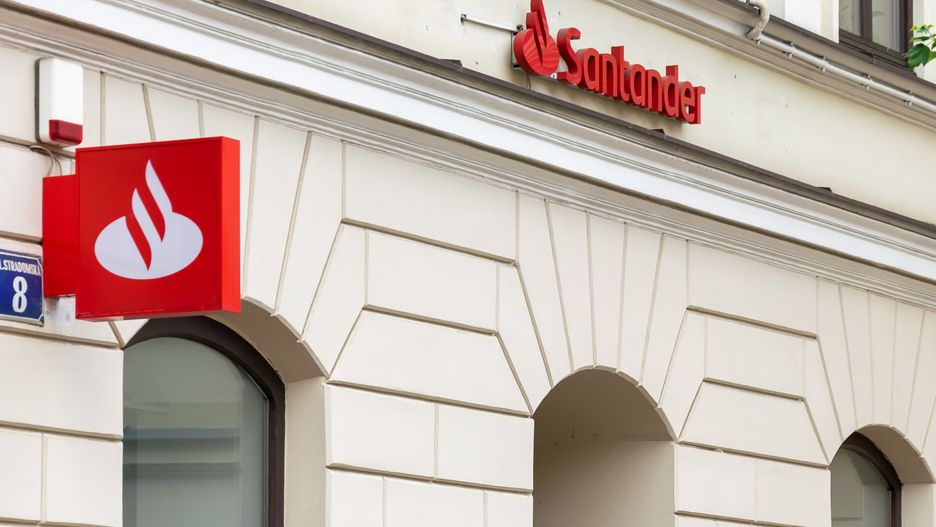 Wzrost wynagrodzeń w sektorze przedsiębiorstw może w kolejnych miesiącach utrzymać się powyżej 7 proc. - prognozują analitycy Santander Bank Polska