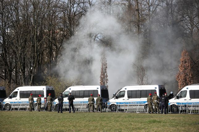 Warszawa. Obchody 11. rocznicy katastrofy smoleńskiej zabezpieczała policja