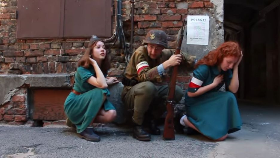 Kadr z filmiku o Powstaniu Warszawskim "Kilka dni"