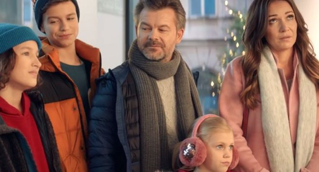 Telewizja internetowa OTT prezentem dla kuzyna w reklamach Cyfrowego Polsatu (wideo)