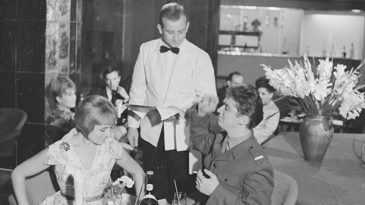 Praca kelnera wiązała się z wieloma przywilejami