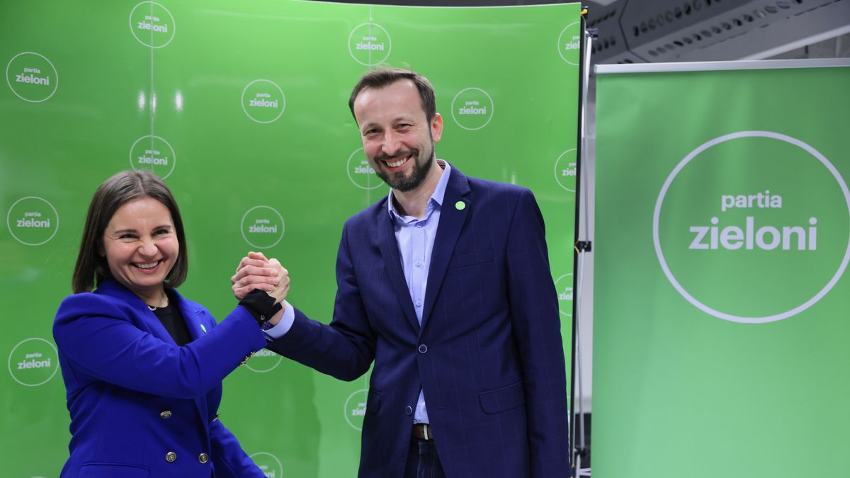 Urszula Zielińska i Przemysław Słowik
Warszawa, 16.01.2022. Urszula Zieli�ska (L) i Przemys�aw S�owik (P) podczas konferencji prasowej nowych w�adz partii, 16 bm. w Warszawie. Zako�czy� si� XV Kongres Partii Zieloni. Urszula Zieli�ska i Przemys�aw S�owik zostali wybrani na nowych wsp�przewodnicz�cych partii. (mr) PAP/Leszek Szyma�ski
Leszek Szyma�ski
15 15., briefing, dla medi�w, Dom Braci Jab�kowskich, konferencja, kongres, nowe, partia, polityk polityka politycy, prasowa, w�adze, XV, Zieloni, wsp�przewodnicz�cy Partii Zieloni