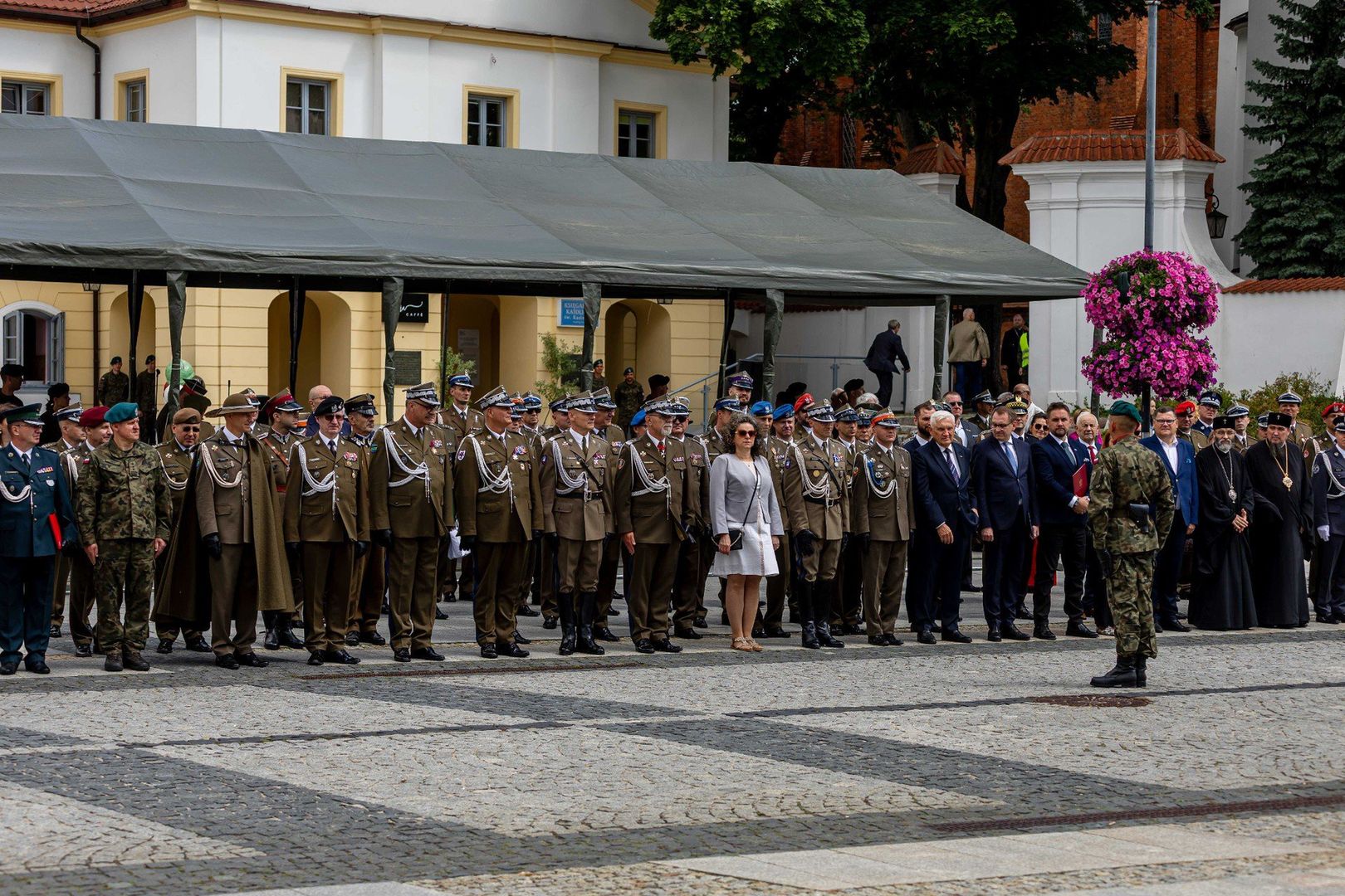 Uroczysty apel żołnierzy 12. Dywizji Zmechanizowanej ze Szczecina i 18 Pułku Rozpoznawczego z Białegostoku