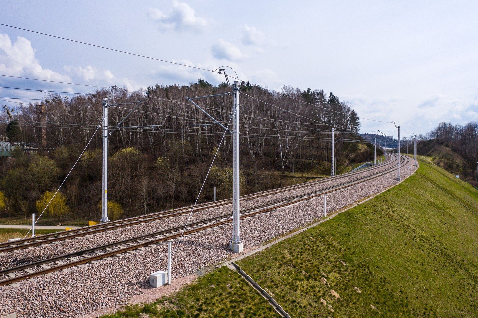11.04.2023 GDANSK PKM - POMORSKA KOLEJ METROPOLITALNA W GDANSKU NA ZDJECIU: PKM NIEDZWIEDNIK FOT. PRZEMEK SWIDERSKI / POLSKA PRESS / DZIENNIK BALTYCKI