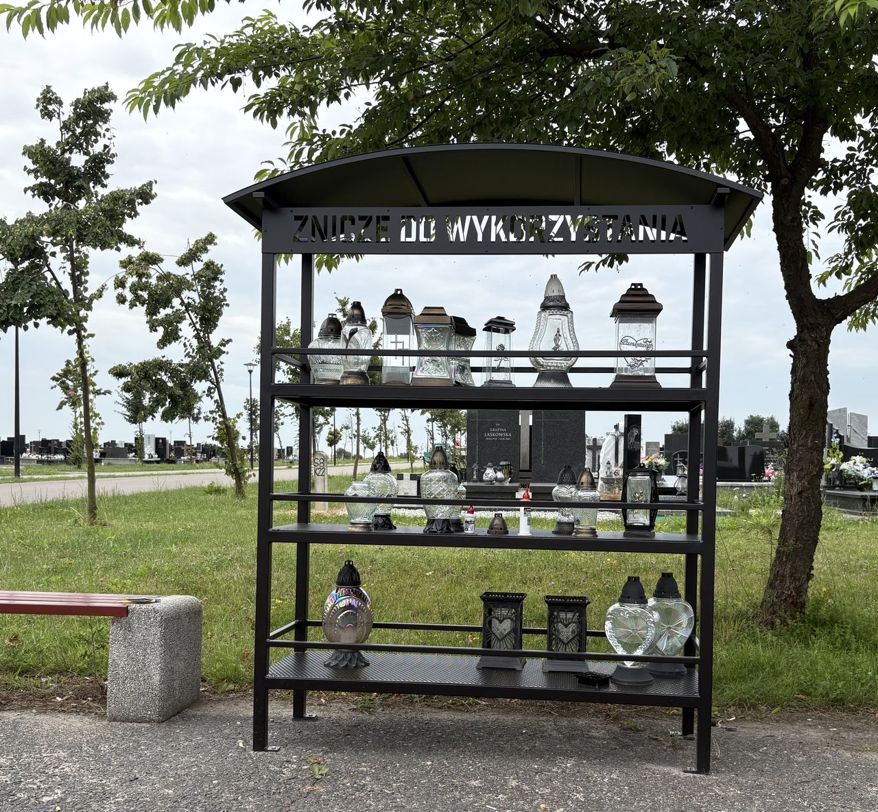 Lublin: Miasto zachęca do "zniczodzielni", podsumowuje inwestycje na cmentarzach i przypomina o wyszukiwarce Grobonet