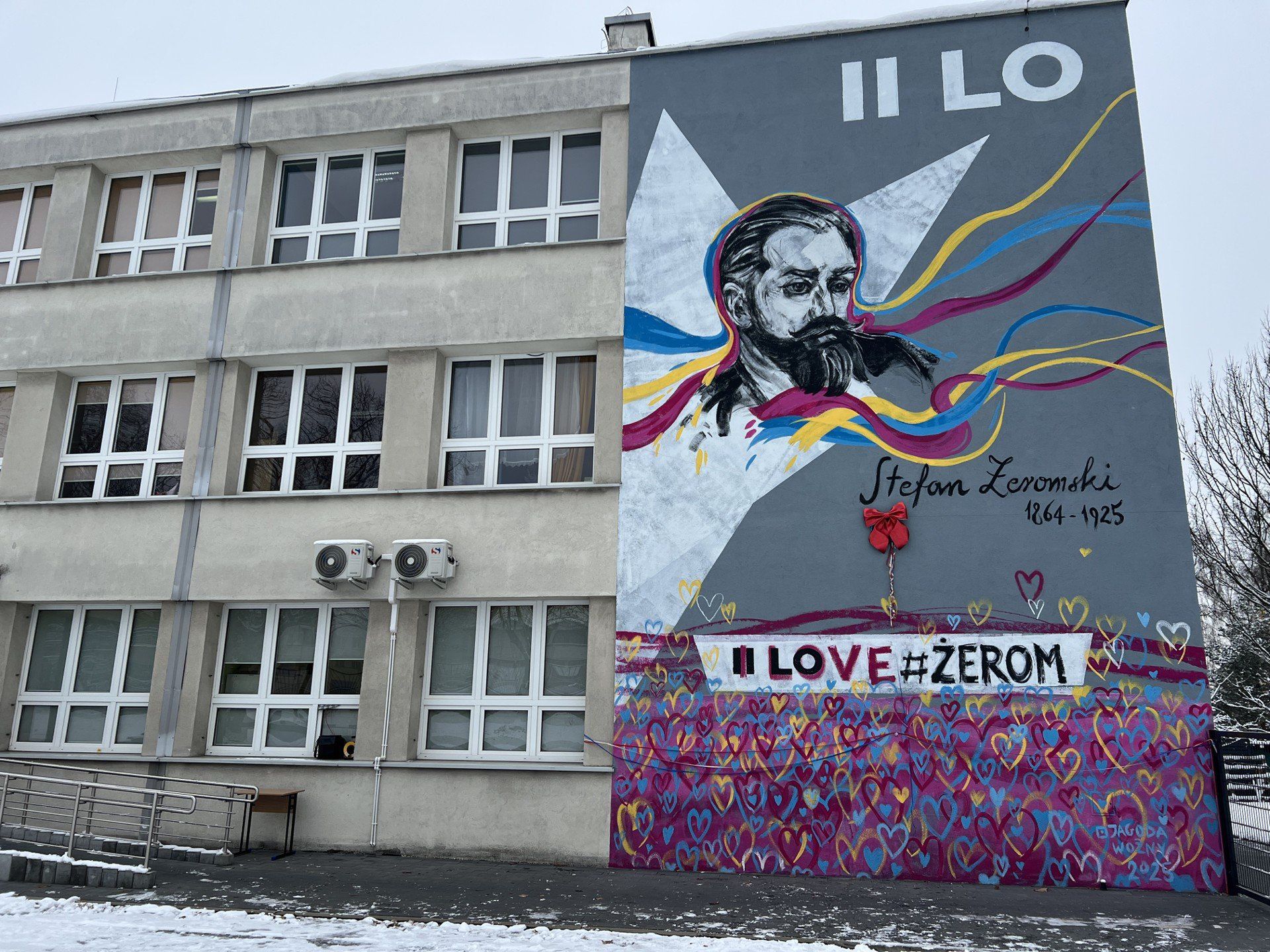 Nowy mural z wizerunkiem Stefana Żeromskiego pojawił się na szkolnych murach Uniwersyteckiego II LO w Dąbrowie Górniczej