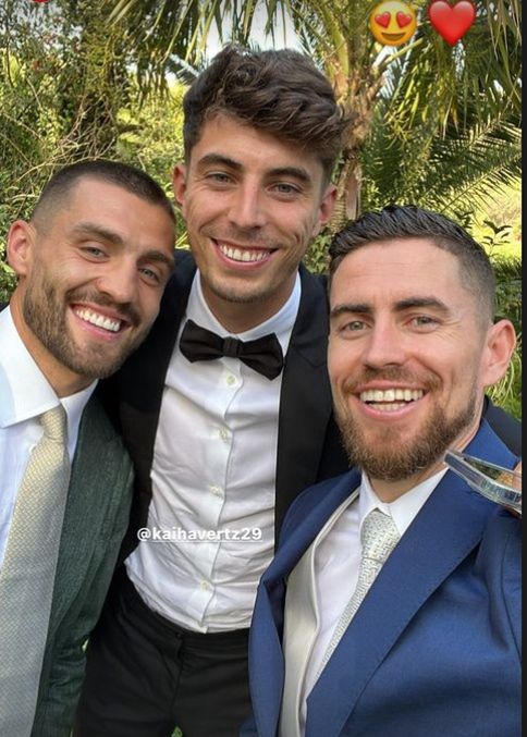 Piłkarza w tym wyjątkowym dniu wspierali koledzy z boiska