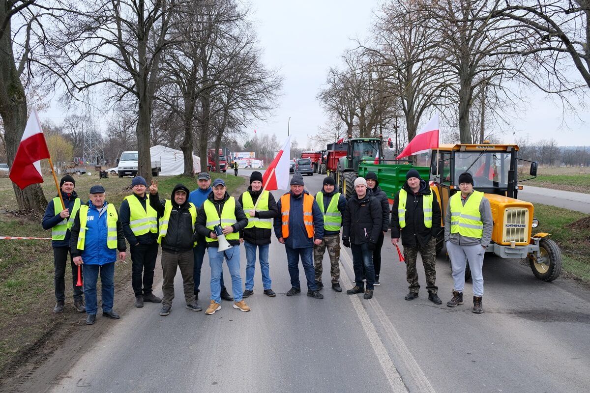 Protest rolników w Lublinie na skrzyżowaniu Zemborzycka - Osmolicka - Żeglarska