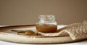 Od tego miodu trzymaj się z daleka. Dwa szczegóły zdradzają, że jest zepsuty