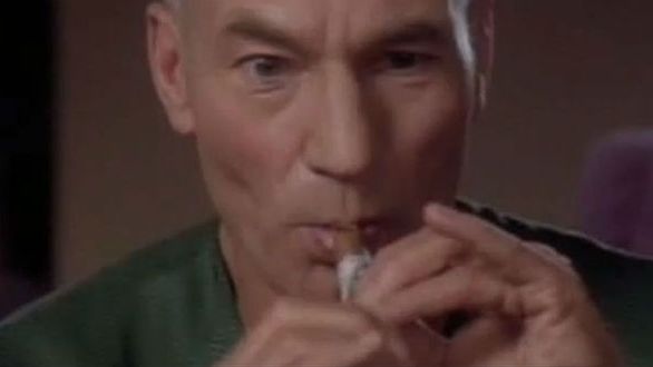 Kapitan Picard śpiewa "Let It Snow". Zobaczcie, jak mu idzie 1