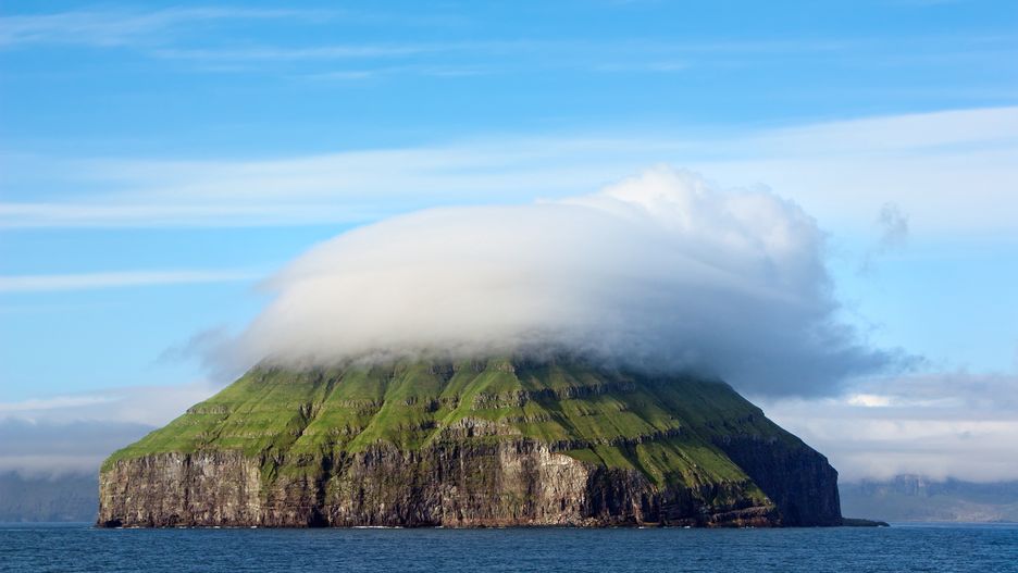 Lítla Dímun i jej prywatna chmura