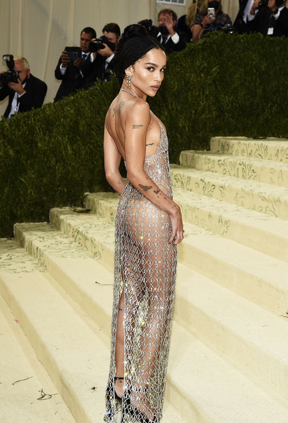 Zoe Kravitz prezentuje zgrabną sylwetkę na gali MET