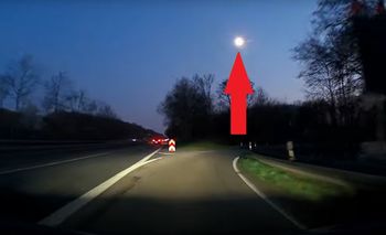 Szokujące sceny w Koblencji. Meteoryt spadł na dom