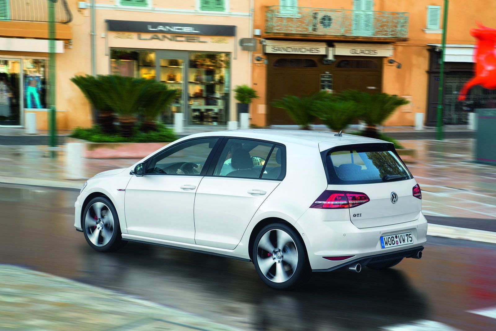 Volkswagen Golf VII GTI - efektowne zdjęcia rasowego hot-hatcha [galeria] 17
