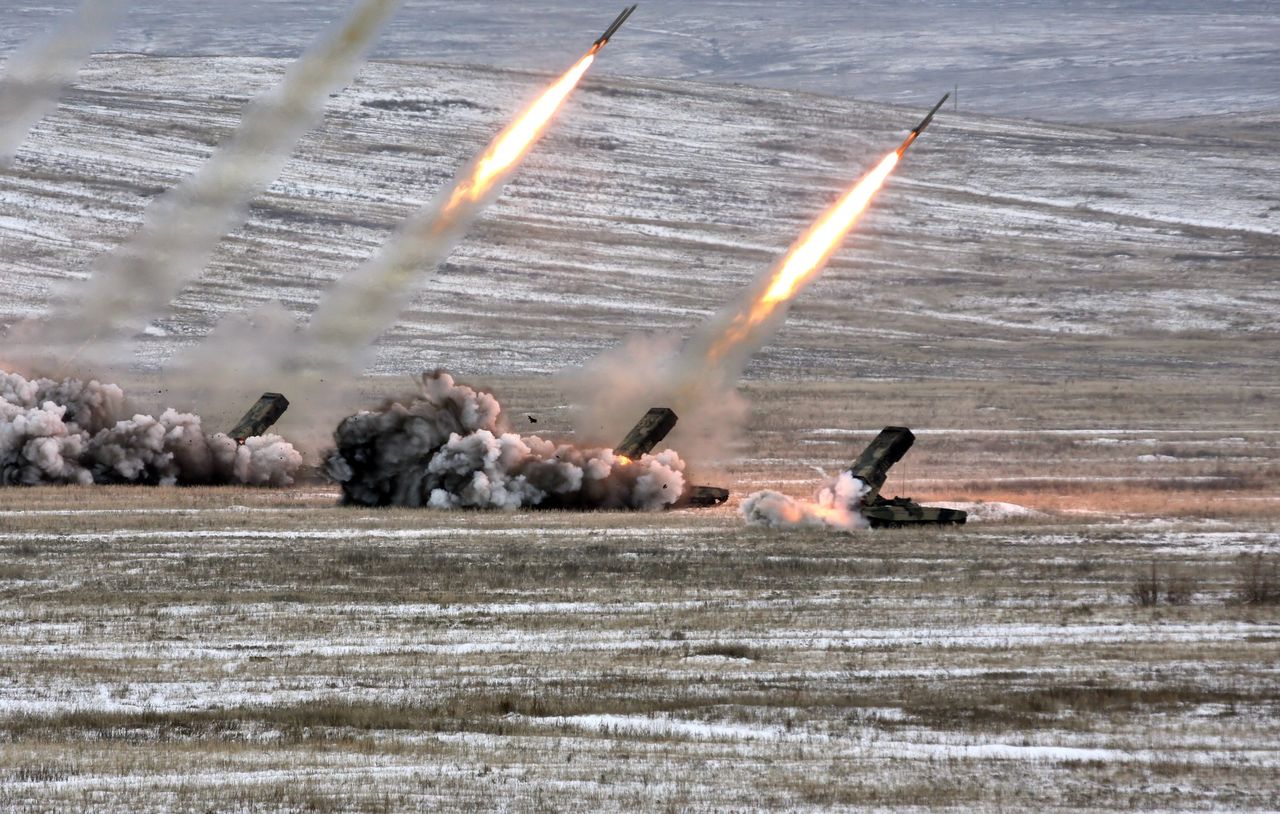 System TOS-1 podczas strzelania poligonowego.