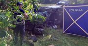 Dramatyczny wypadek na niebezpiecznej trasie. Auto wbiło się drzewo